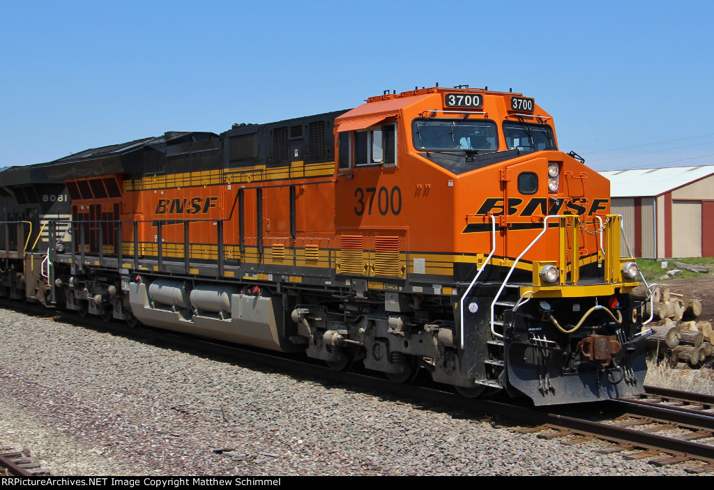 BNSF 3700